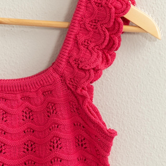 #93.Romance Crochet top scalloped detailed straps NWT - Picture 4 of 4